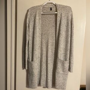Theory 100% donegal cashmere cardigan, size medium, white/gray with black specks